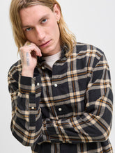 Ladda upp bild till gallerivisning, model_shot-creative