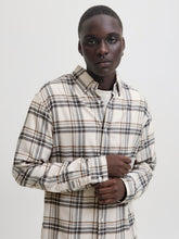 Ladda upp bild till gallerivisning, model_shot-creative