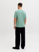 Ladda upp bild till gallerivisning, model_shot-back