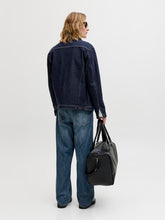 Ladda upp bild till gallerivisning, model_shot-back