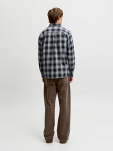 Ladda upp bild till gallerivisning, model_shot-back