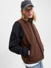 Ladda upp bild till gallerivisning, model_shot-creative
