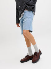 Ladda upp bild till gallerivisning, model_shot-creative