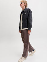 Ladda upp bild till gallerivisning, model_shot-creative