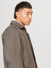 Ladda upp bild till gallerivisning, model_shot-creative