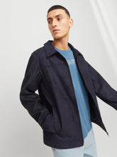 Ladda upp bild till gallerivisning, model_shot-creative