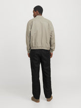 Ladda upp bild till gallerivisning, model_shot-back
