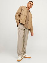 Ladda upp bild till gallerivisning, model_shot-creative