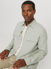 Ladda upp bild till gallerivisning, model_shot-creative