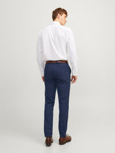 Ladda upp bild till gallerivisning, model_shot-back