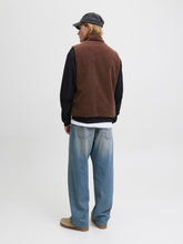 Ladda upp bild till gallerivisning, model_shot-back