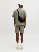Ladda upp bild till gallerivisning, model_shot-back