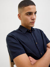 Ladda upp bild till gallerivisning, model_shot-creative