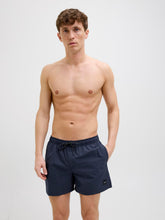 Ladda upp bild till gallerivisning, model_shot-creative