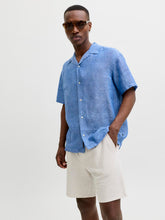 Ladda upp bild till gallerivisning, model_shot-creative