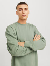 Ladda upp bild till gallerivisning, model_shot-creative