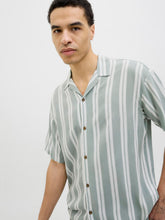 Ladda upp bild till gallerivisning, model_shot-creative