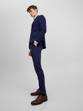 Ladda upp bild till gallerivisning, model_shot-creative