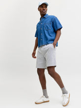 Ladda upp bild till gallerivisning, model_shot-creative