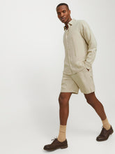 Ladda upp bild till gallerivisning, model_shot-creative