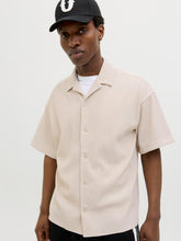 Ladda upp bild till gallerivisning, model_shot-creative