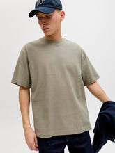 Ladda upp bild till gallerivisning, model_shot-creative