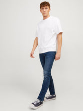 Ladda upp bild till gallerivisning, model_shot-creative