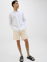 Ladda upp bild till gallerivisning, model_shot-creative