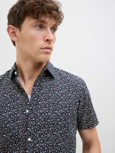 Ladda upp bild till gallerivisning, model_shot-creative

