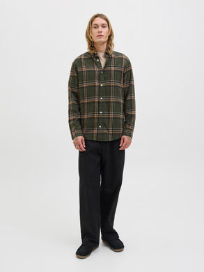 model_shot-front_full
