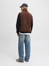 Ladda upp bild till gallerivisning, model_shot-back
