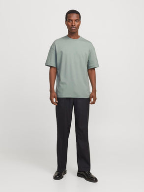model_shot-front_full