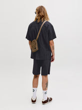 Ladda upp bild till gallerivisning, model_shot-back
