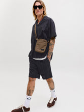 Ladda upp bild till gallerivisning, model_shot-creative
