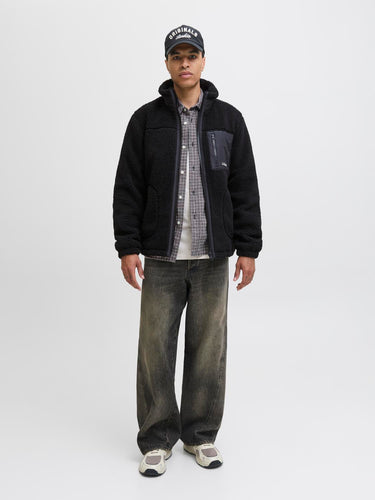 model_shot-front_full