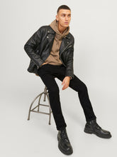 Ladda upp bild till gallerivisning, model_shot-creative
