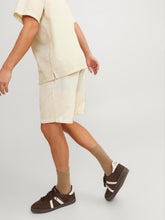 Ladda upp bild till gallerivisning, model_shot-creative
