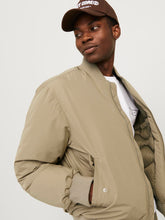 Ladda upp bild till gallerivisning, model_shot-creative
