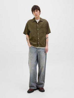 model_shot-front_full