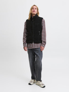 model_shot-front_full
