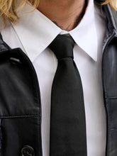 Ladda upp bild till gallerivisning, model_shot-creative
