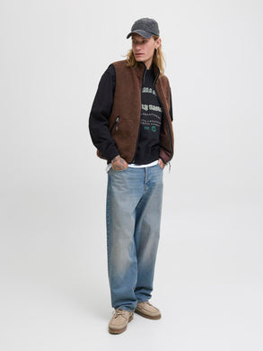 model_shot-front_full